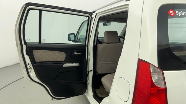 Second-hand 2016 Maruti Wagon R VXI 1.2 for sale in Ahmedabad-30