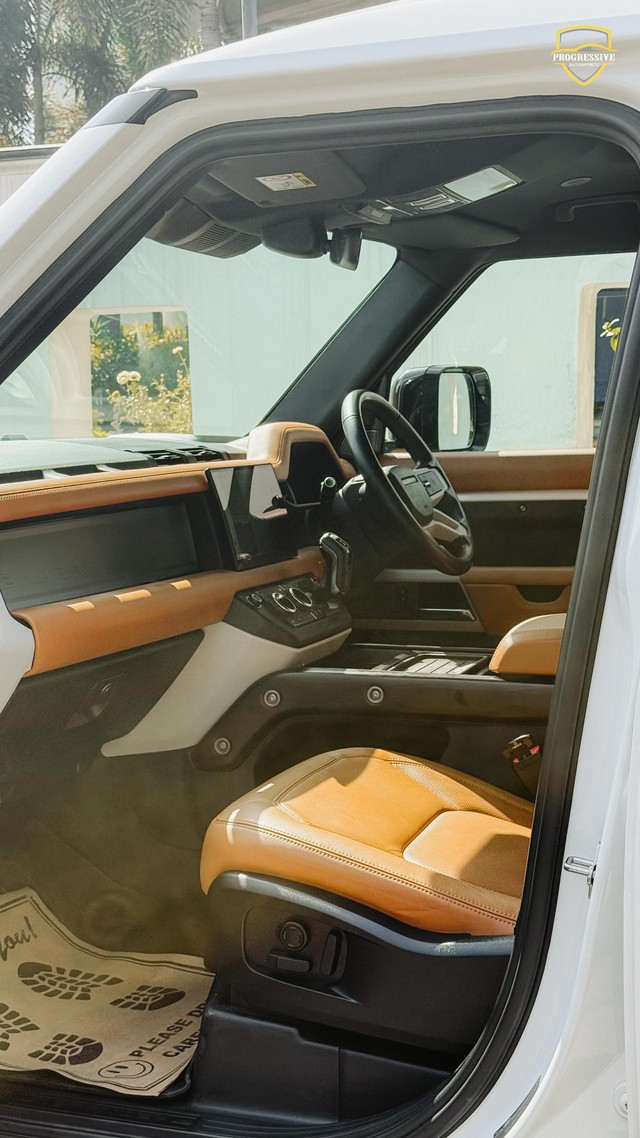 Second-hand 2023 Land Rover Defender 2.0 110 HSE for sale in New Delhi-3