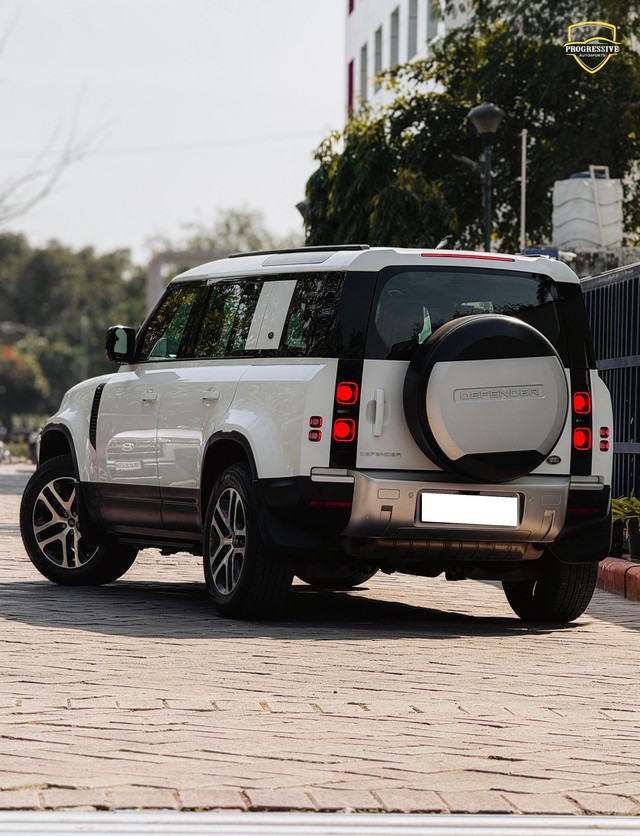 Second-hand 2023 Land Rover Defender 2.0 110 HSE for sale in New Delhi-4