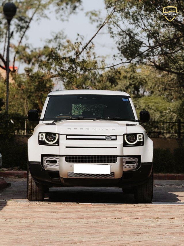 Second-hand 2023 Land Rover Defender 2.0 110 HSE for sale in New Delhi-7