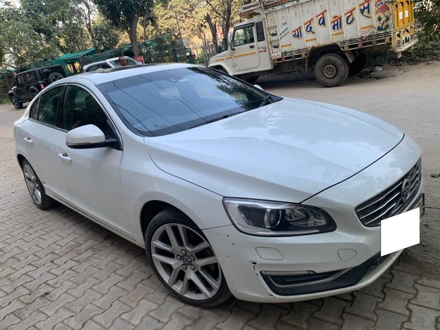 Second-hand 2017 Volvo S60 D4 Momentum BSIV for sale in Gurgaon-0