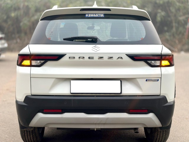 Second-hand 2024 Maruti Brezza Zxi AT for sale in New Delhi-2