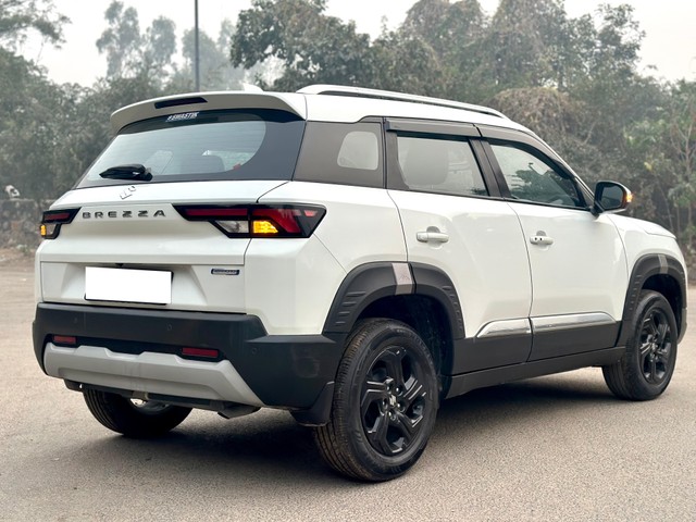Second-hand 2024 Maruti Brezza Zxi AT for sale in New Delhi-9
