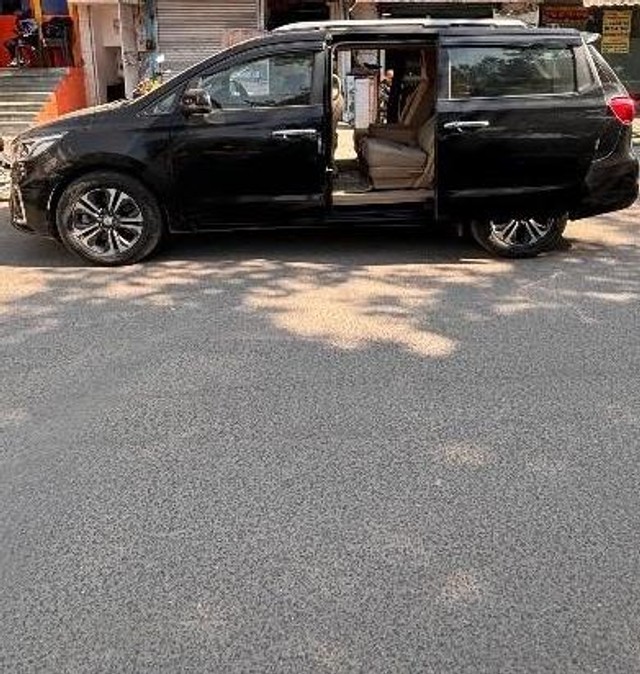 Second-hand 2021 Kia Carnival Premium 8 STR for sale in New Delhi-6
