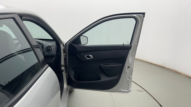 Second-hand 2018 Renault KWID 1.0 RXT AMT Opt for sale in Kolkata-16