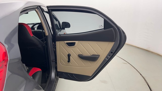 Second-hand 2017 Hyundai EON Magna for sale in Kolkata-39