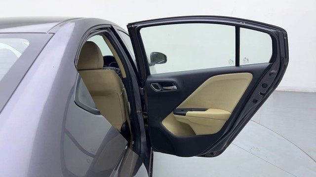 Second-hand 2021 Honda City 1.5 V MT Exclusive for sale in Gurgaon-39