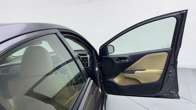Second-hand 2021 Honda City 1.5 V MT Exclusive for sale in Gurgaon-16