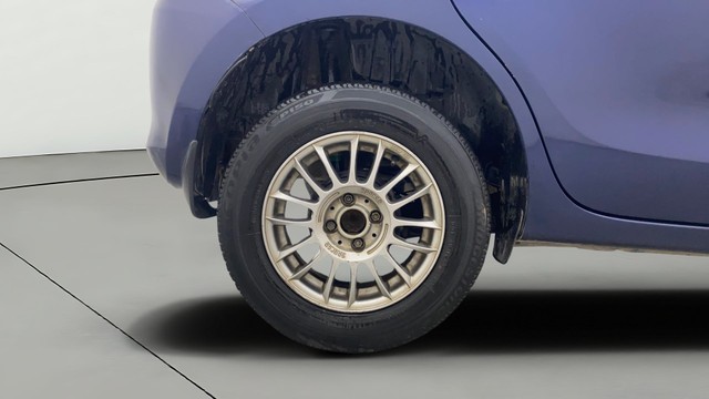 Second-hand 2019 Maruti Swift VXI AMT for sale in Gulbarga-24