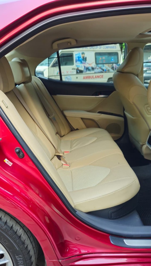 Second-hand 2019 Toyota Camry Hybrid 2.5 for sale in Mumbai-15