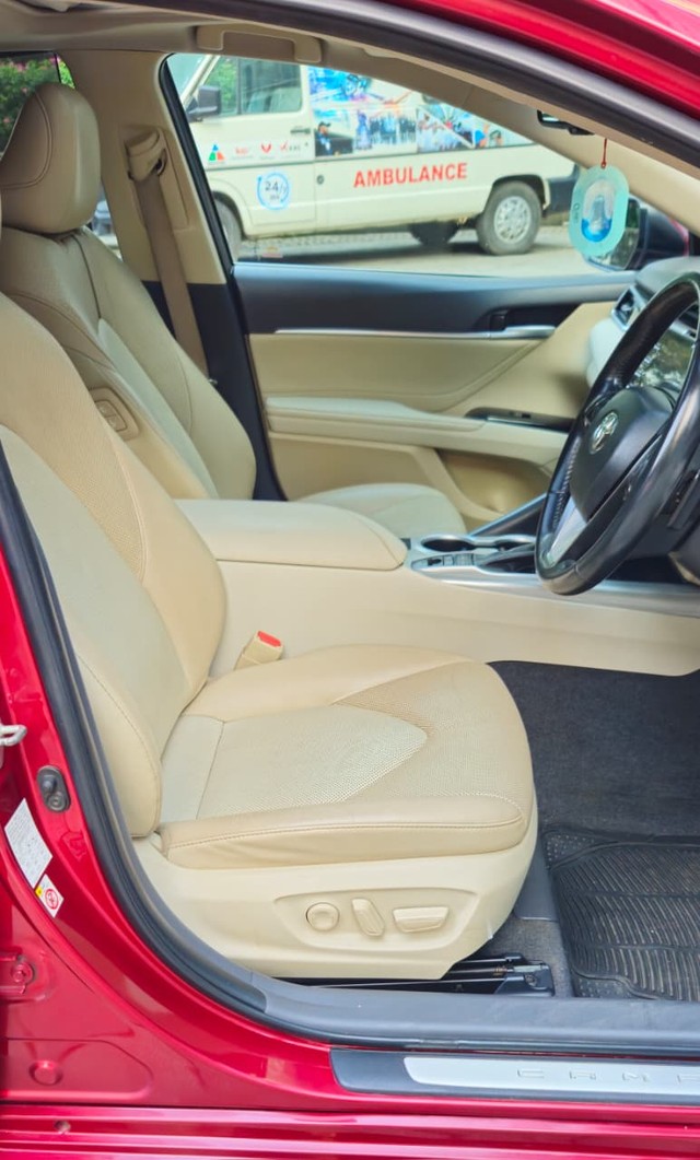 Second-hand 2019 Toyota Camry Hybrid 2.5 for sale in Mumbai-16