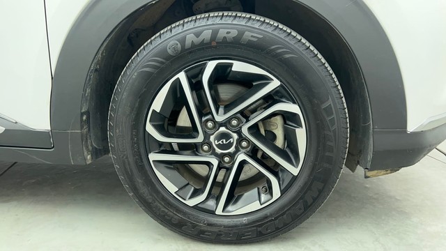 Second-hand 2022 Kia Carens Luxury Plus DCT 6 STR for sale in Chennai-17