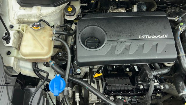 Second-hand 2022 Kia Carens Luxury Plus DCT 6 STR for sale in Chennai-36