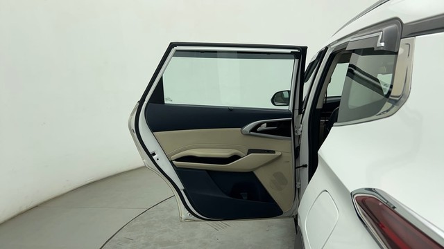 Second-hand 2022 Kia Carens Luxury Plus DCT 6 STR for sale in Chennai-26