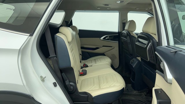 Second-hand 2022 Kia Carens Luxury Plus DCT 6 STR for sale in Chennai-30