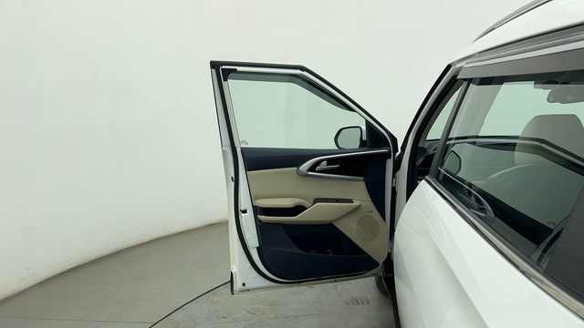 Second-hand 2022 Kia Carens Luxury Plus DCT 6 STR for sale in Chennai-27