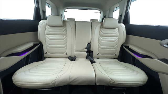 Second-hand 2022 Kia Carens Luxury Plus DCT 6 STR for sale in Chennai-33