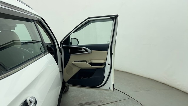 Second-hand 2022 Kia Carens Luxury Plus DCT 6 STR for sale in Chennai-16