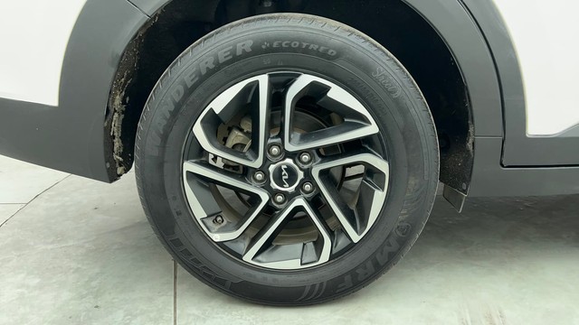 Second-hand 2022 Kia Carens Luxury Plus DCT 6 STR for sale in Chennai-18