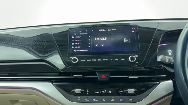 Second-hand 2022 Kia Carens Luxury Plus DCT 6 STR for sale in Chennai-34