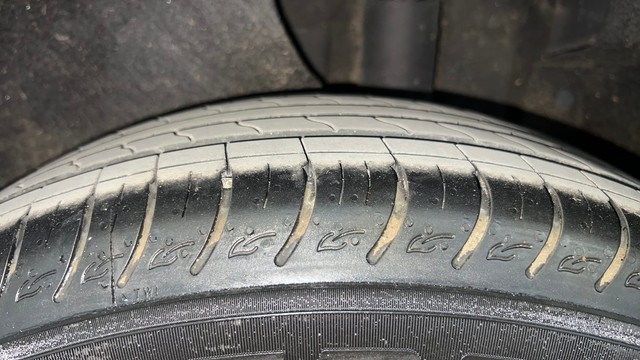 Second-hand 2022 Kia Carens Luxury Plus DCT 6 STR for sale in Chennai-38