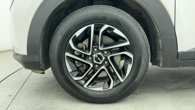 Second-hand 2022 Kia Carens Luxury Plus DCT 6 STR for sale in Chennai-20