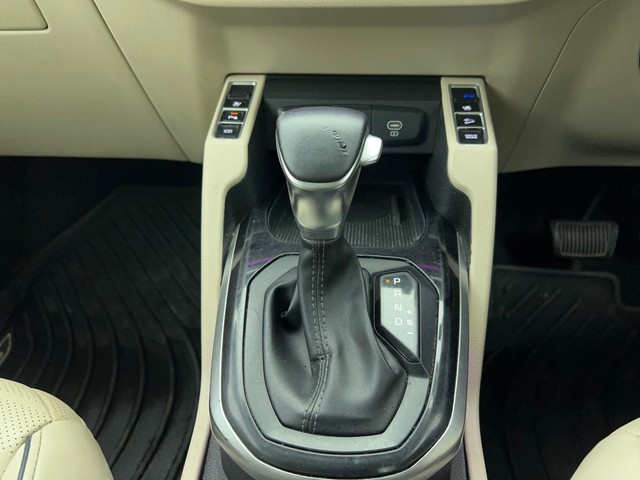 Second-hand 2022 Kia Carens Luxury Plus DCT 6 STR for sale in Chennai-12