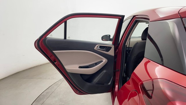 Second-hand 2018 Hyundai i20 Petrol CVT Asta for sale in Chennai-24