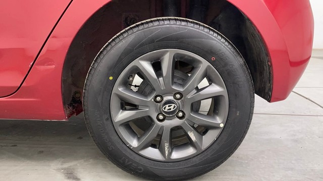 Second-hand 2018 Hyundai i20 Petrol CVT Asta for sale in Chennai-19