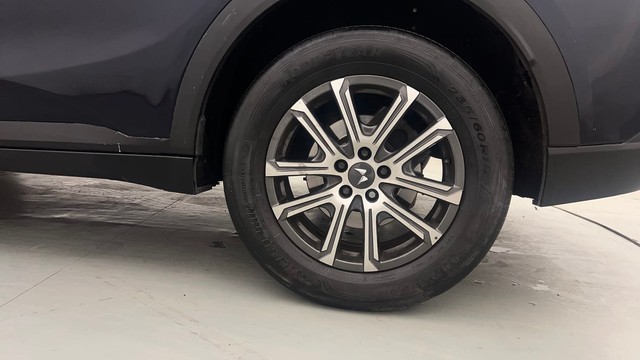 Second-hand 2022 Mahindra XUV700 AX7 Diesel AT Luxury Pack BSVI for sale in Chandigarh-19