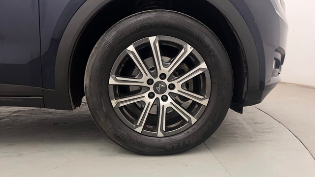 Second-hand 2022 Mahindra XUV700 AX7 Diesel AT Luxury Pack BSVI for sale in Chandigarh-17