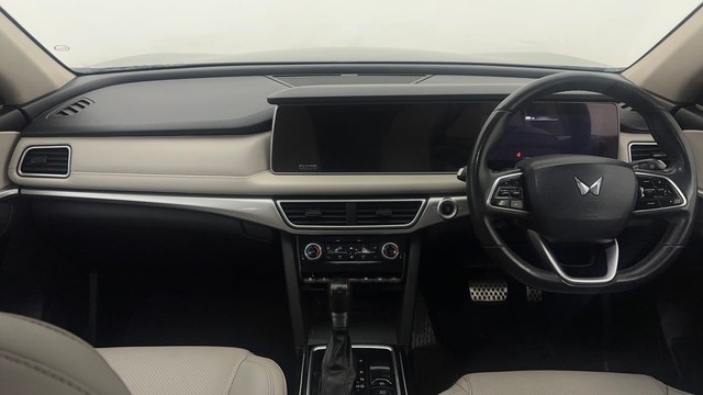 Second-hand 2022 Mahindra XUV700 AX7 Diesel AT Luxury Pack BSVI for sale in Chandigarh-11