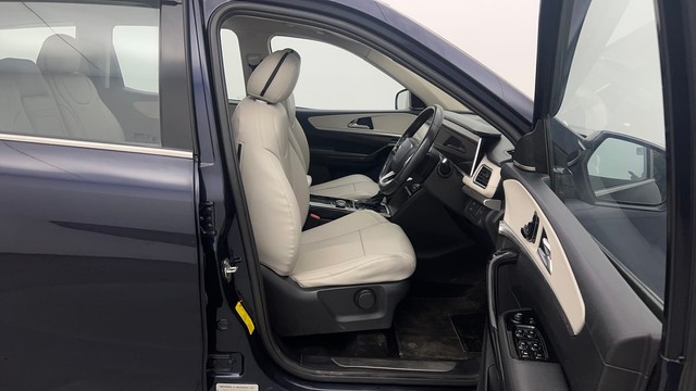 Second-hand 2022 Mahindra XUV700 AX7 Diesel AT Luxury Pack BSVI for sale in Chandigarh-15