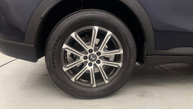 Second-hand 2022 Mahindra XUV700 AX7 Diesel AT Luxury Pack BSVI for sale in Chandigarh-18