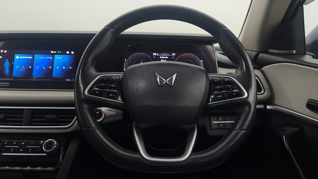 Second-hand 2022 Mahindra XUV700 AX7 Diesel AT Luxury Pack BSVI for sale in Chandigarh-26