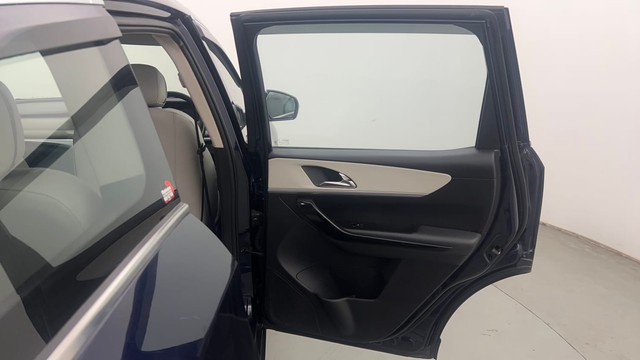 Second-hand 2022 Mahindra XUV700 AX7 Diesel AT Luxury Pack BSVI for sale in Chandigarh-35