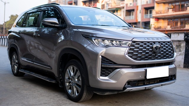 Second-hand 2025 Toyota Innova Hycross ZX Hybrid for sale in New Delhi-17