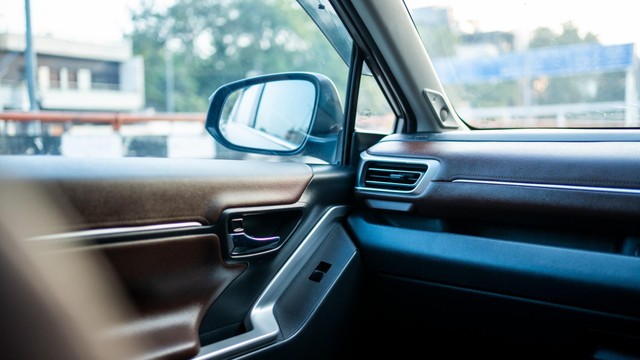 Second-hand 2025 Toyota Innova Hycross ZX Hybrid for sale in New Delhi-12