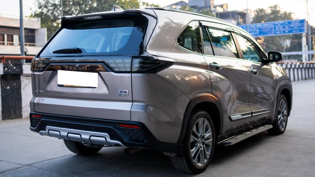 Second-hand 2025 Toyota Innova Hycross ZX Hybrid for sale in New Delhi-6