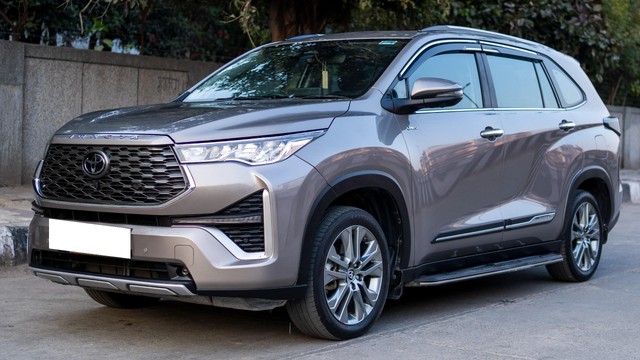 Second-hand 2025 Toyota Innova Hycross ZX Hybrid for sale in New Delhi-2