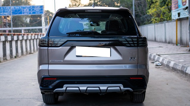 Second-hand 2025 Toyota Innova Hycross ZX Hybrid for sale in New Delhi-1