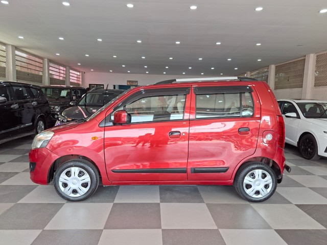 Second-hand 2017 Maruti Suzuki Wagon R AMT VXI Plus for sale in Chennai-3