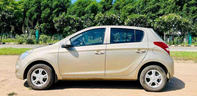 Second-hand 2011 Hyundai i20 1.2 Sportz for sale in Vadodara-4