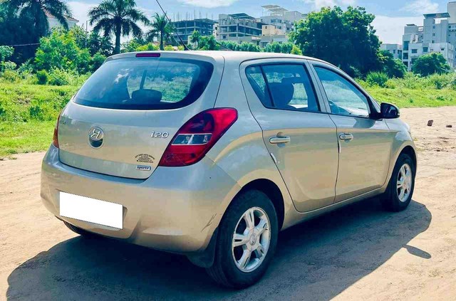 Second-hand 2011 Hyundai i20 1.2 Sportz for sale in Vadodara-8