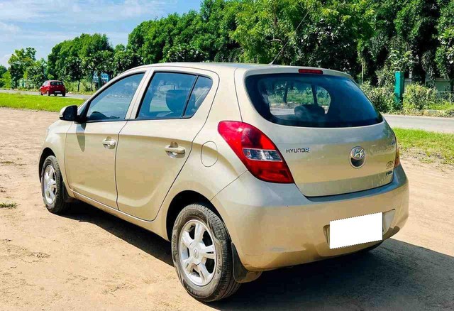 Second-hand 2011 Hyundai i20 1.2 Sportz for sale in Vadodara-3