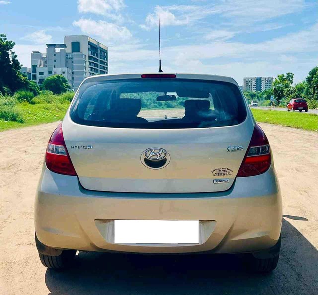 Second-hand 2011 Hyundai i20 1.2 Sportz for sale in Vadodara-2