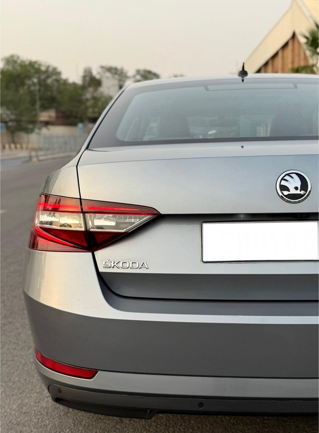 Skoda Superb LK 1.8 TSI AT Second-hand 2019 Skoda Superb LK 1.8 TSI AT for sale in New Delhi-2