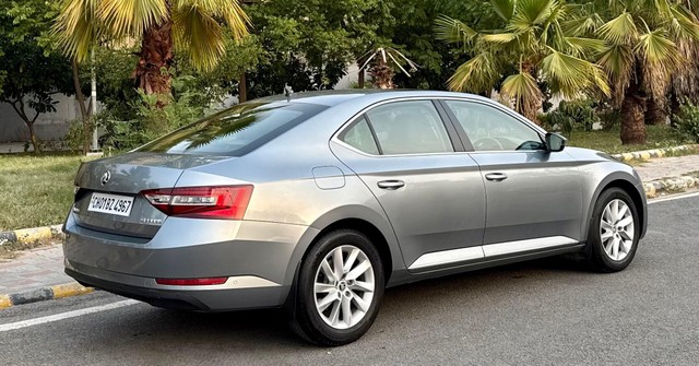 Skoda Superb LK 1.8 TSI AT Second-hand 2019 Skoda Superb LK 1.8 TSI AT for sale in New Delhi-9