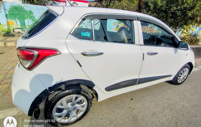 Second-hand 2018 Hyundai Grand i10 1.2 CRDi Magna for sale in Bareilly-5