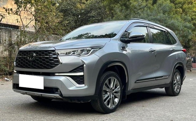 Second-hand 2023 Toyota Innova Hycross ZX Hybrid for sale in New Delhi-4